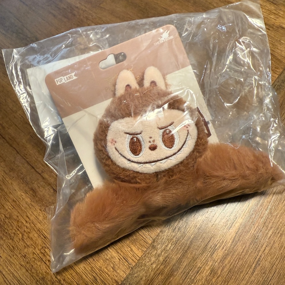 The Monsters HairClip -LABUBU
Brand new, sealed, bought at Pop Mart Shop